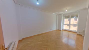 ¡DISPONIBLE! Se Alquila preciosa vivienda, en la zona de Legazpi. photo 0