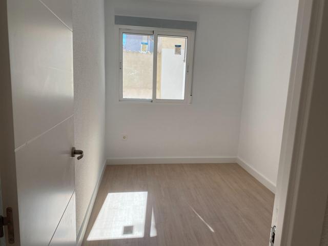 PISO EN VENTA CUATRO HABITACIONES EN EL CENTRO DE BLANCA photo 0