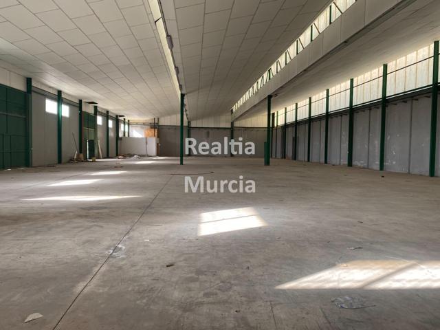 NAVE AMPLIA EN VENTA EN EL POLIGONO INDUSTRIAL OESTE photo 0