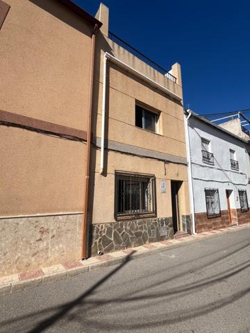 UNFAMILIAR ADOSADA DE PUEBLO EN OTURA CENTRO, OPORTUNIDAD, SE RECOMIENDA VISITA photo 0