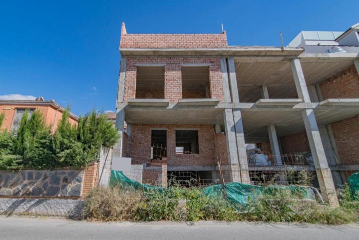 CASA ADOSADA EN CONSTRUCCIÓN. A 5 km de Granada Centro. photo 0