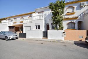 UNIFAMILIAR ADOSADA EN LOMALINDA, OGIJARES, RESIDENCIAL PRIVADO CON PISCINA Y ZONAS COMUNES, photo 0