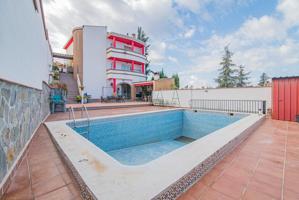 Chalet de Lujo con Encanto Andaluz en Alfacar. ¡Dos viviendas en una! Ideal para familias numerosas photo 0