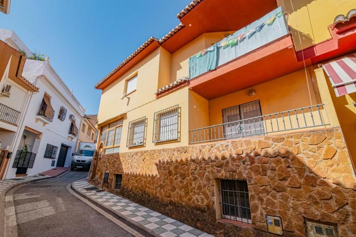 GRAN CASA ADOSADA EN PULIANAS – ¡LISTA PARA ENTRAR A VIVIR! photo 0