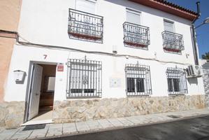 🏡 Amplia casa con 5 dormitorios y patio de 80 m2 junto a Santa Fe !!! photo 0