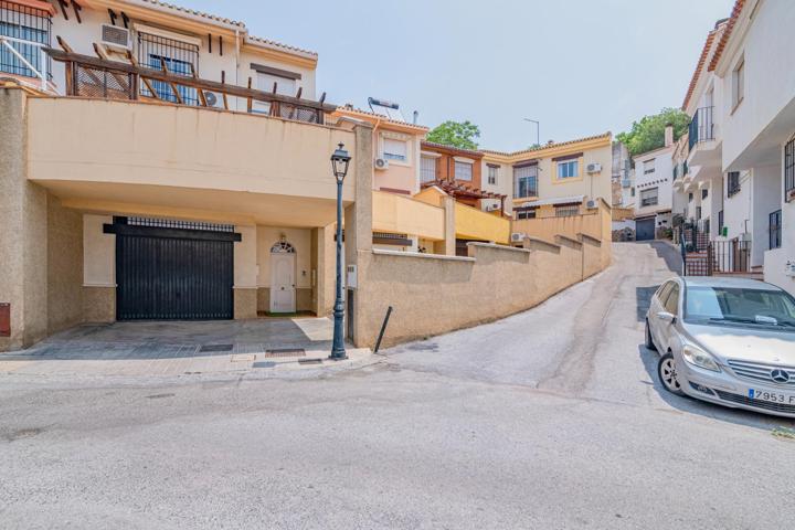 Casa adosada en Barrio de Monachil photo 0