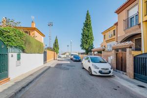 CASA PARA ENTRAR A VIVIR JUNTO AL POLIDEPORTIVO DE LOMALINDA EN LOS OGIJARES photo 0
