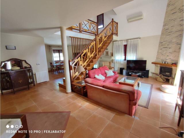 Chalet en venta en Coria photo 0