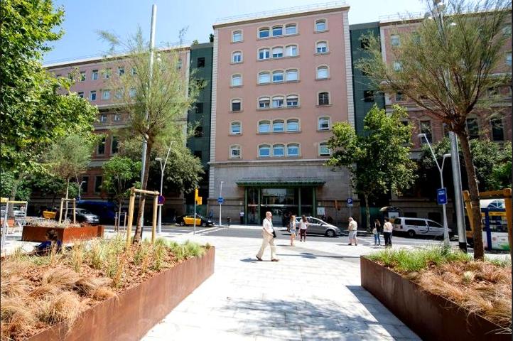 EXCELENTE PLAZA JUNTO A HOSPITAL CLINIC photo 0
