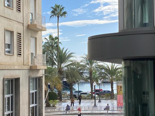 Tu Espacio Ideal en el Corazón de Alicante: Vivienda o Negocio a un Paso del Mar photo 0
