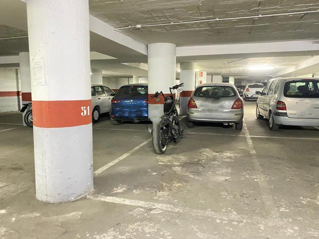 SE VENDE CÓMODA PLAZA DE GARAJE EN EL BULEVAR DEL PLA photo 0