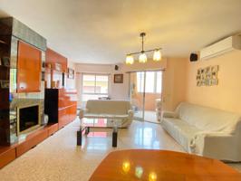 Amplia vivienda en venta en el barrio de San Gabriel – 4 habitaciones, 2 baños, 2 patios, terraza acristalada y excelente ubicación photo 0