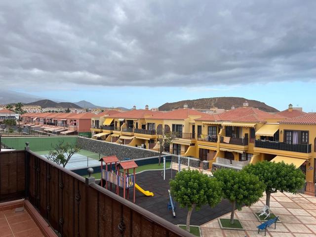 Unifamiliar Pareada En venta en Costa Del Silencio, Arona photo 0