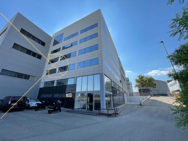 Moderno Edificio corporativo de 1800 m2. Sant Just photo 0