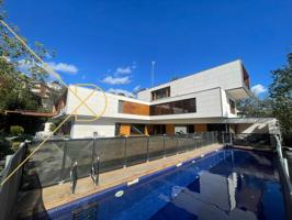 Casa vanguardista de arquitecto de 970 m2 + amplío jardín y piscina privada. Ciudad Diagonal photo 0