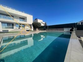 Casa minimalista con jardín, piscina y vistas al mar photo 0