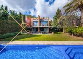 Magnífica casa en Pedralbes de 800m2 con dos piscinas y jardín photo 0