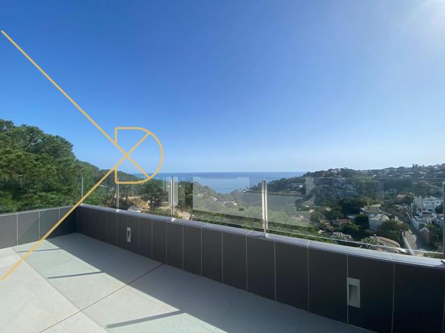 Exclusiva Casa Unifamiliar de 240m² con Vistas al Mar en Cala Canyelles - LLoret De Mar photo 0