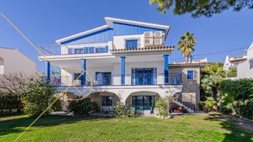 Elegante villa de estilo mediterráneo en venta en Vallpineda, Sitges photo 0