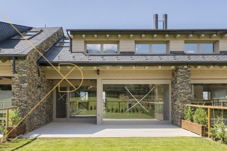 Promoción de casas de diseño adosadas a estrenar con jardín privado. Alp (Cerdanya). photo 0