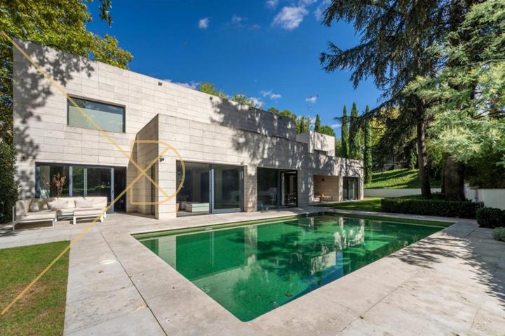 Impresionante casa reformada en Av.Pearson photo 0