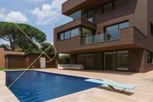 Elegancia, amplitud y privacidad en una magnífica casa de 700m2 en Pedralbes photo 0