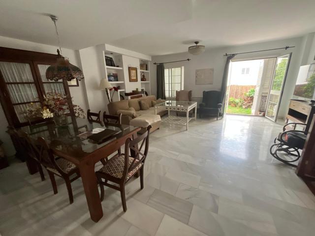 Chalet adosado en Mairena del Aljarafe (Aljarasol). photo 0