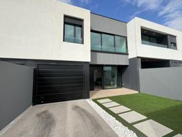 Duplex en alquiler de tres habitaciones. photo 0