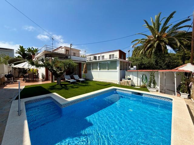 Preciosa casa con piscina en la tranquila urbanización Rocamar photo 0