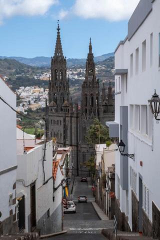 ¡Edificio en venta con tres viviendas en Arucas! photo 0