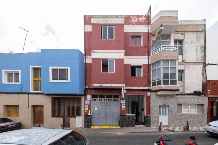 ¡Oportunidad única en el barrio de Schaman! ¡Edificio en venta! photo 0