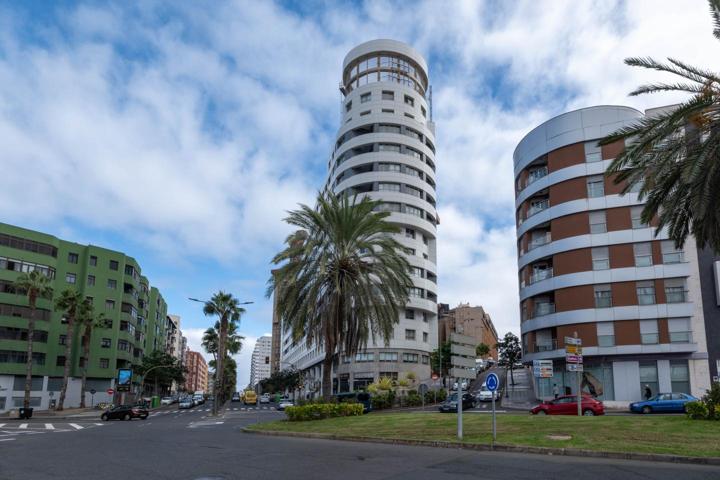 ¡Descubre el dúplex de tus sueños en el emblemático edificio Urbis! photo 0