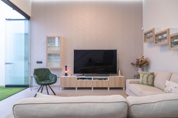 ¡Descubre tu nuevo hogar en el corazón de La Isleta! photo 0