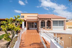 Casa - Chalet en venta en Costa Calma de 775 m2 photo 0