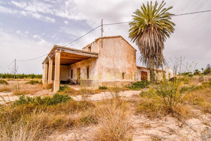Finca rústica con un terreno grande en Las Bayas photo 0