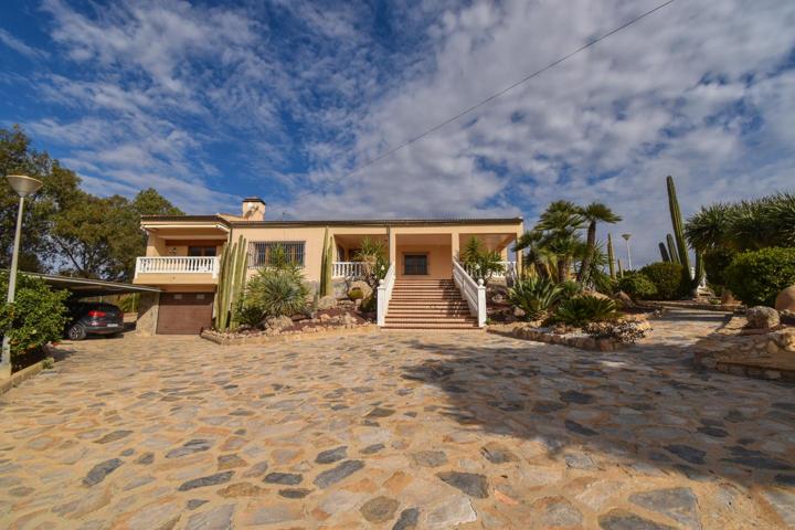 Chalet con piscina y vistas en Punta Sierra photo 0