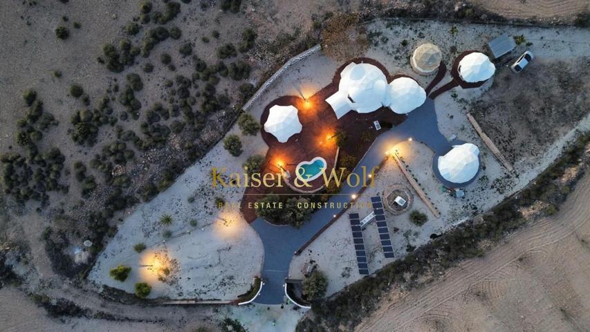 ¡Vive en una Villa Única en Pinoso! photo 0