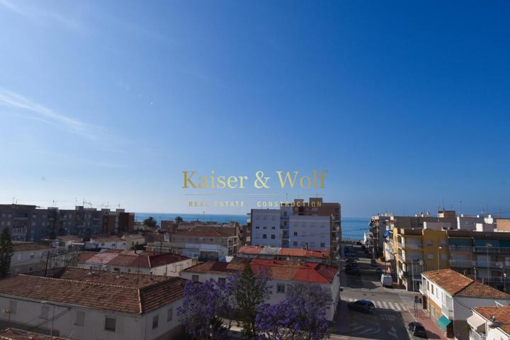 Piso con vistas al mar y terraza en Playa Lisa photo 0