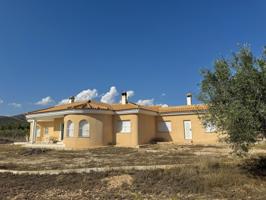 Villa en Onil con terreno amplio y vistas photo 0