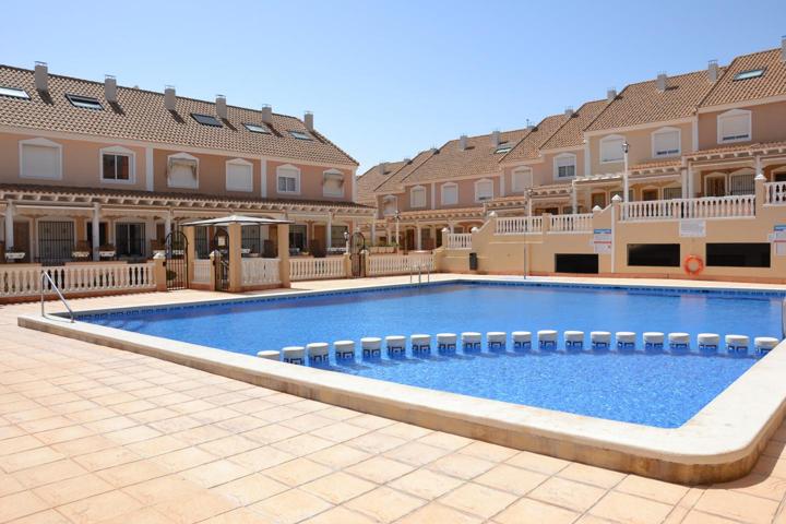 Acogedora casa cerca de la playa con piscina comunitaria y garaje photo 0