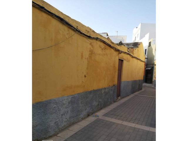 Edificación con solar y bodega centrica Telde photo 0