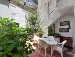 Casa de pueblo de origen con bonito patio en Canet de Mar photo 0