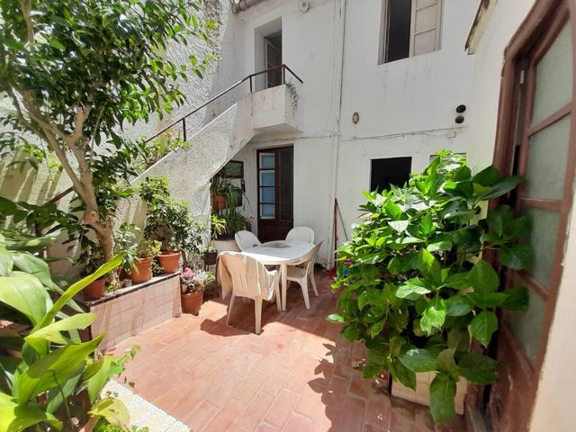 Casa de pueblo de origen con bonito patio en Canet de Mar photo 0