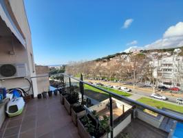 Precioso apartamento seminuevo con piscina comunitaria. photo 0