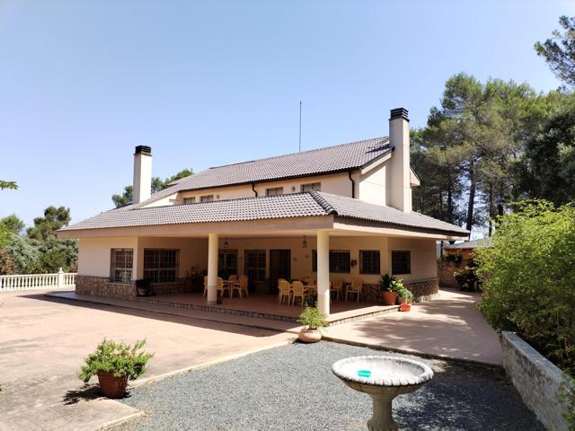 Encantador Chalet en Venta en Alcoy: Tu Refugio Ideal en Alicante photo 0