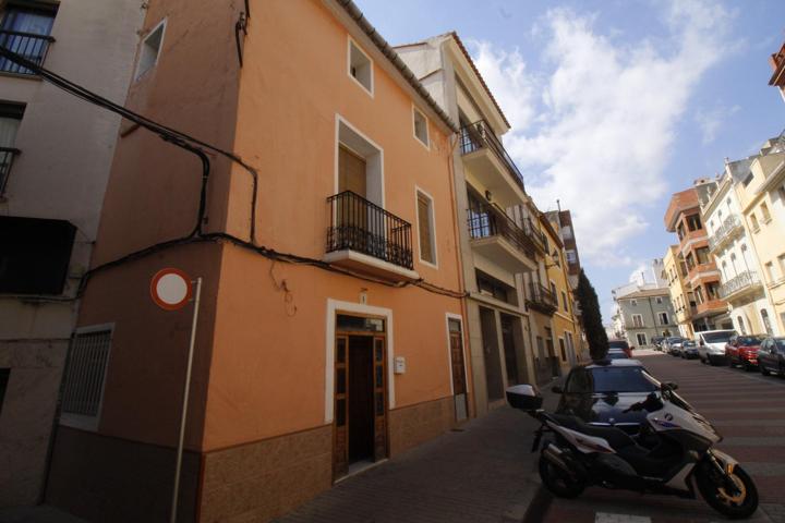 Casa en venta junto al Ayuntamiento. photo 0