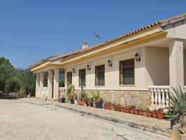 ¡Exclusiva propiedad en Olivos – 11.000 m² de tranquilidad y confort! photo 0