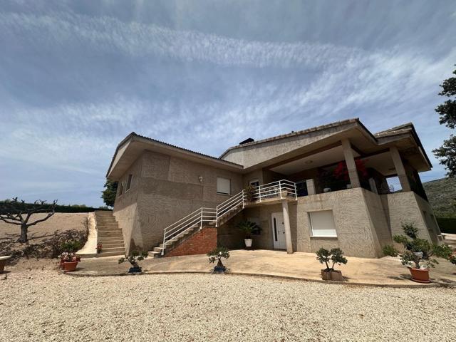 Descubre este chalet en venta en Muro de Alcoy photo 0