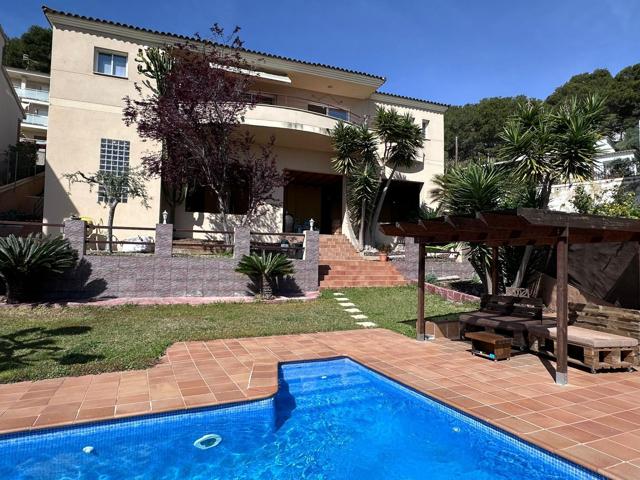 🏡 ¡Descubre esta joya con vistas al mar en Segur de Calafell! 🌊✨ photo 0