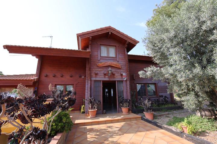 🌲 Un refugio de madera entre los árboles de Els Boscos 🪵 photo 0